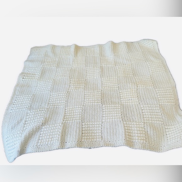 Gorgeous vintage baby blanket knit hand knit custom vanilla creamy soft blankie - Picture 1 of 7